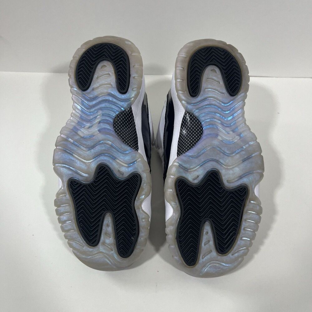 Size 4Y / 5.5 W - Air Jordan 11 Retro Low Emerald - Picture 6 of 7